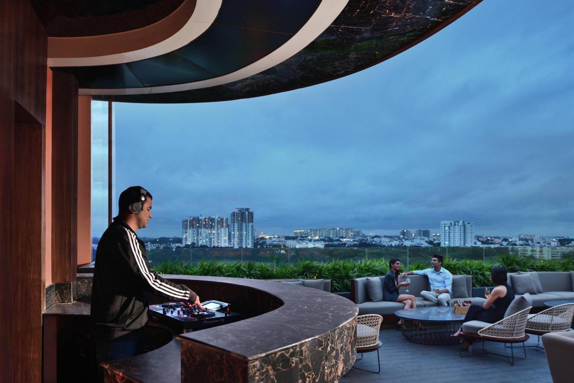 Courtyard By Marriott Bengaluru Hebbal Hotell Eksteriør bilde