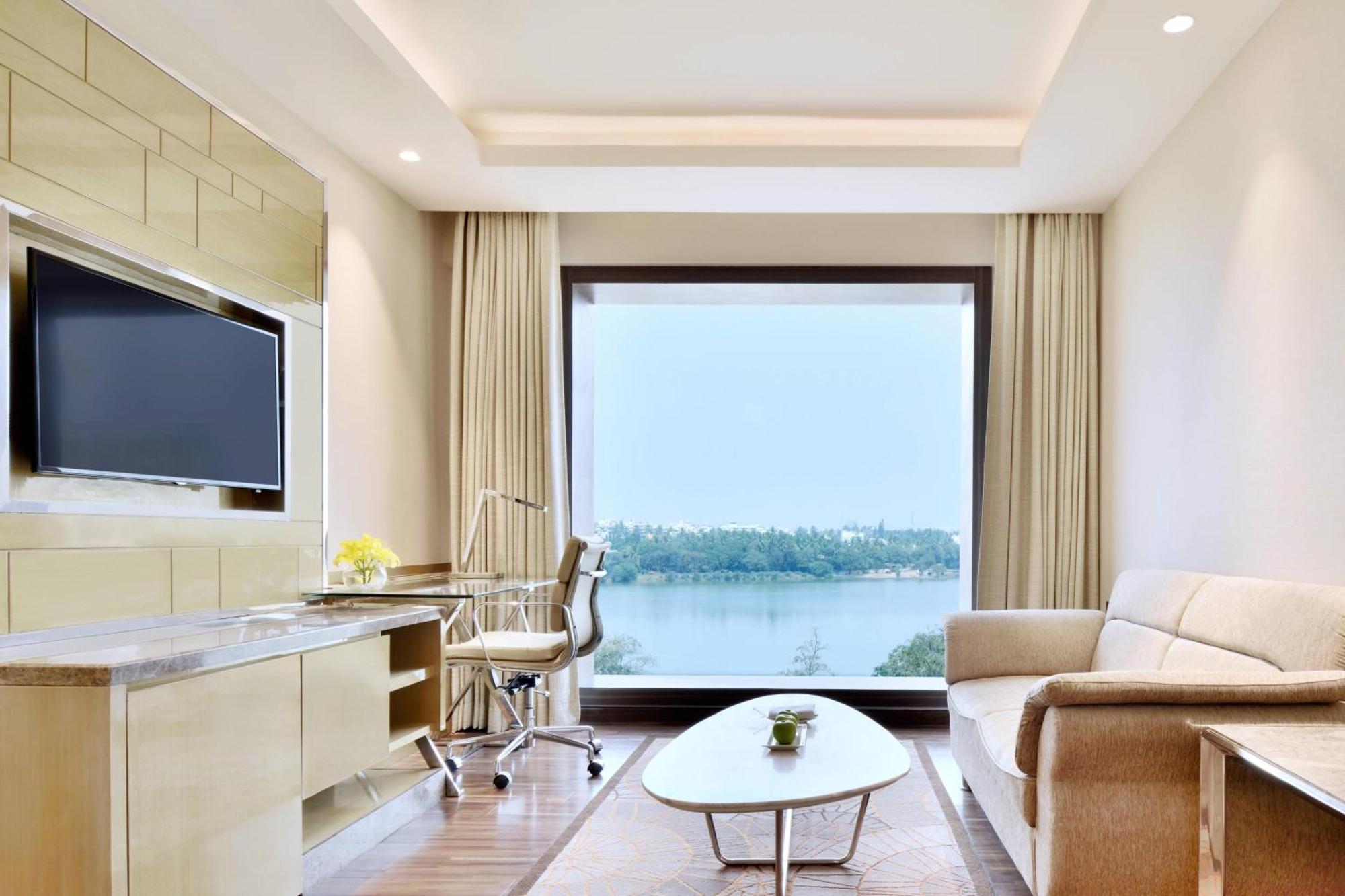 Courtyard By Marriott Bengaluru Hebbal Hotell Eksteriør bilde